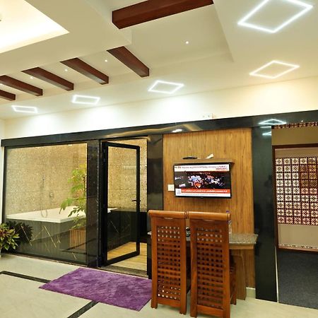 Krishnakripa Premium Residency Hotel Kochi Eksteriør billede