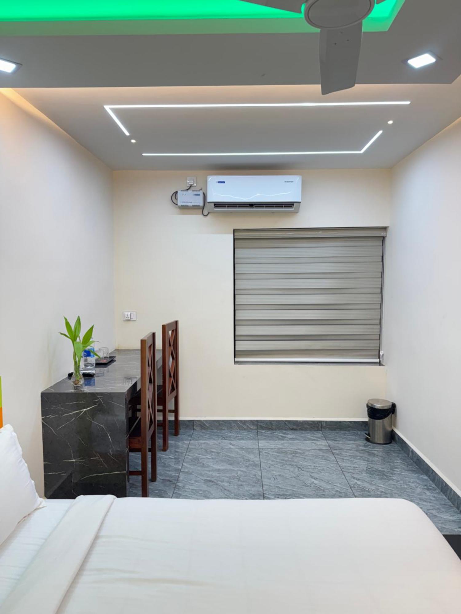 Krishnakripa Premium Residency Hotel Kochi Eksteriør billede