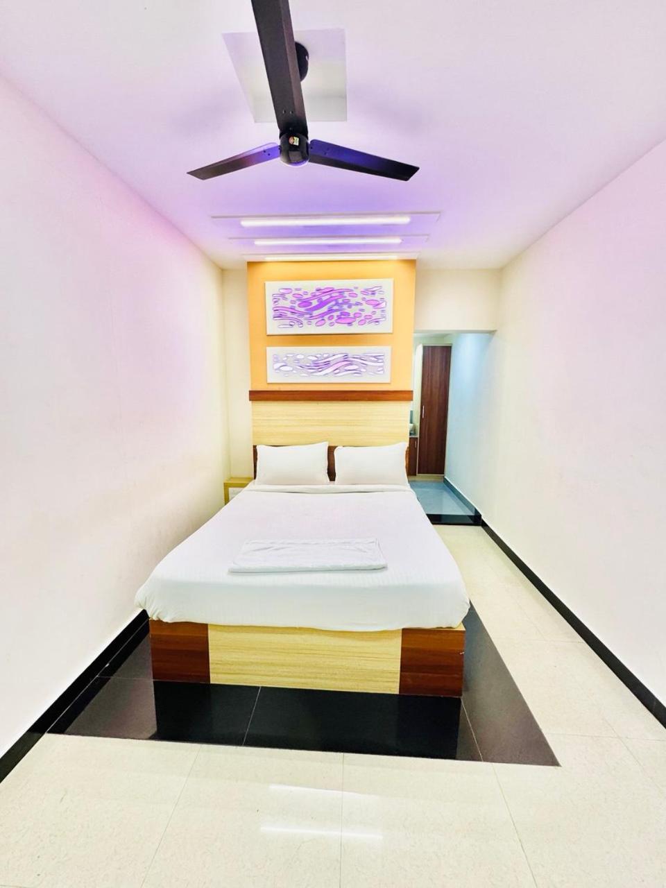 Krishnakripa Premium Residency Hotel Kochi Værelse billede